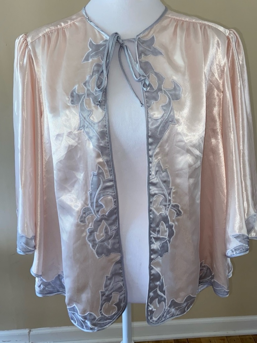 Natori Pink and Silver Sheer Satin Embroidered Robe Top